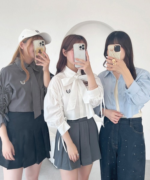 apres jour（アプレジュール）の「エンブレム２WAYタイシャツ【ZOZOTOWN限定アイテム】（シャツ/ブラウス・レディース・グレー/オフホワイト/サックスブルー・X-LARGE/フリー）」の8枚目の写真