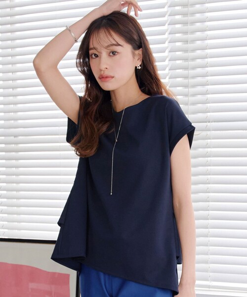 Tiaclasse(ティアクラッセ)の「「きれい見え」バックペプラムトップス(Tシャツ/カットソー・レディース・ネイビー/グレイッシュベージュ/ブラック・M/L)」の6枚目の写真