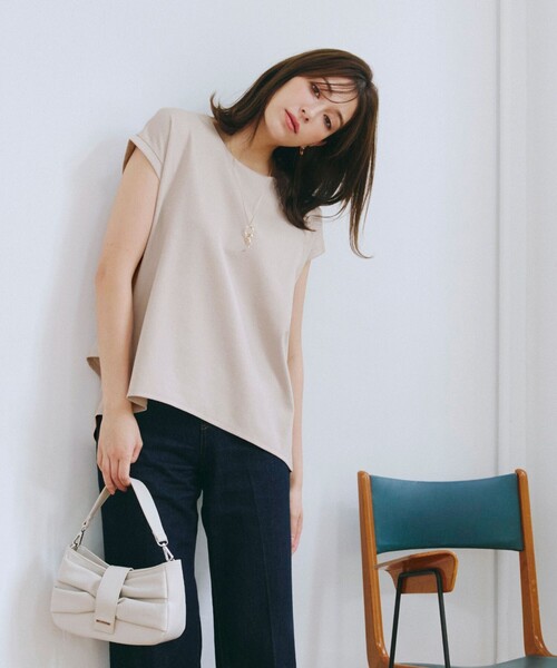 Tiaclasse(ティアクラッセ)の「「きれい見え」バックペプラムトップス(Tシャツ/カットソー・レディース・ネイビー/グレイッシュベージュ/ブラック・M/L)」の18枚目の写真