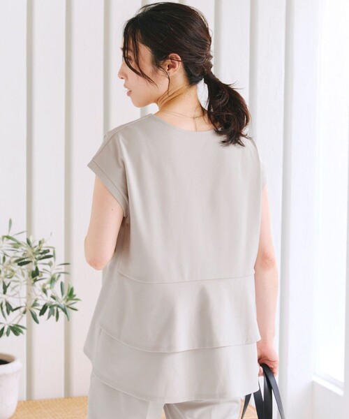 Tiaclasse(ティアクラッセ)の「「きれい見え」バックペプラムトップス(Tシャツ/カットソー・レディース・ネイビー/グレイッシュベージュ/ブラック・M/L)」の17枚目の写真