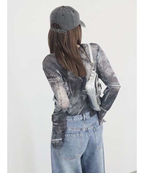 Reurie'(レウリィ)の「ルーズパターンシアートップ/loose pattern sheer top 長袖 クルーネック シースルー 透け感 インナー ニュアンス柄 マーブル模様 総柄 ラメ 大人カジュアル 韓国 水色 ライトブルー ブルー 黒 ブラック(Tシャツ/カットソー・レディース・ブラック/ブルー系その他・FREE)」の21枚目の写真
