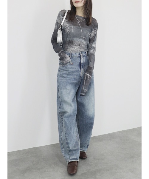 Reurie'(レウリィ)の「ルーズパターンシアートップ/loose pattern sheer top 長袖 クルーネック シースルー 透け感 インナー ニュアンス柄 マーブル模様 総柄 ラメ 大人カジュアル 韓国 水色 ライトブルー ブルー 黒 ブラック(Tシャツ/カットソー・レディース・ブラック/ブルー系その他・FREE)」の3枚目の写真
