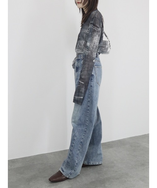 Reurie'(レウリィ)の「ルーズパターンシアートップ/loose pattern sheer top 長袖 クルーネック シースルー 透け感 インナー ニュアンス柄 マーブル模様 総柄 ラメ 大人カジュアル 韓国 水色 ライトブルー ブルー 黒 ブラック(Tシャツ/カットソー・レディース・ブラック/ブルー系その他・FREE)」の4枚目の写真