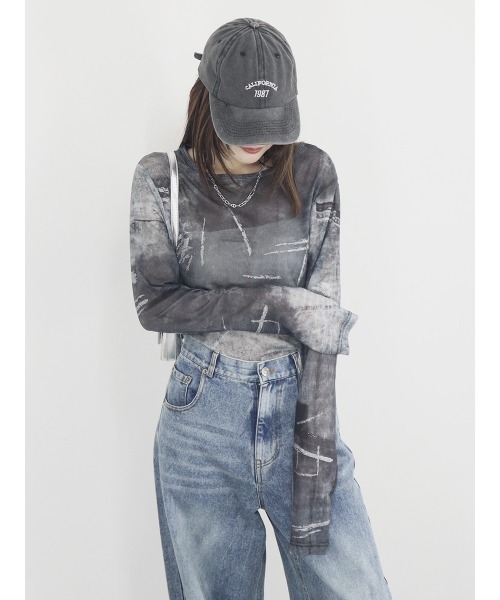 Reurie'(レウリィ)の「ルーズパターンシアートップ/loose pattern sheer top 長袖 クルーネック シースルー 透け感 インナー ニュアンス柄 マーブル模様 総柄 ラメ 大人カジュアル 韓国 水色 ライトブルー ブルー 黒 ブラック(Tシャツ/カットソー・レディース・ブラック/ブルー系その他・FREE)」の8枚目の写真