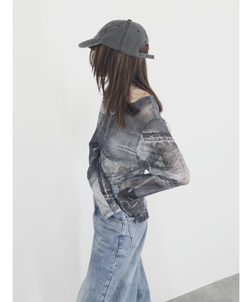 Reurie'(レウリィ)の「ルーズパターンシアートップ/loose pattern sheer top 長袖 クルーネック シースルー 透け感 インナー ニュアンス柄 マーブル模様 総柄 ラメ 大人カジュアル 韓国 水色 ライトブルー ブルー 黒 ブラック(Tシャツ/カットソー・レディース・ブラック/ブルー系その他・FREE)」の9枚目の写真