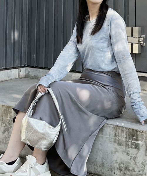 Reurie'(レウリィ)の「ルーズパターンシアートップ/loose pattern sheer top 長袖 クルーネック シースルー 透け感 インナー ニュアンス柄 マーブル模様 総柄 ラメ 大人カジュアル 韓国 水色 ライトブルー ブルー 黒 ブラック(Tシャツ/カットソー・レディース・ブラック/ブルー系その他・FREE)」の15枚目の写真