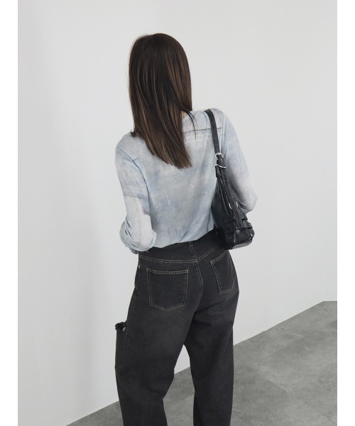 Reurie'(レウリィ)の「ルーズパターンシアートップ/loose pattern sheer top 長袖 クルーネック シースルー 透け感 インナー ニュアンス柄 マーブル模様 総柄 ラメ 大人カジュアル 韓国 水色 ライトブルー ブルー 黒 ブラック(Tシャツ/カットソー・レディース・ブラック/ブルー系その他・FREE)」の12枚目の写真