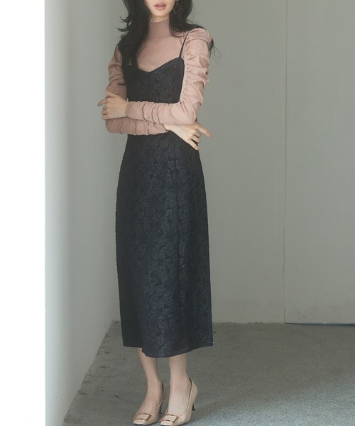 SAISON DE PAPILLON（セゾンドパピヨン）の「ジャガード生地バックスリットキャミワンピース（ワンピース・レディース・グレー/ブラック/ダークブラウン・S/M/L）」の5枚目の写真