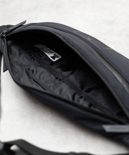 【セール】★MAKAVELIC★ GRAVITY WAIST BAG（ボディバッグ/ウエストポーチ）｜MAKAVELIC（マキャベリック）