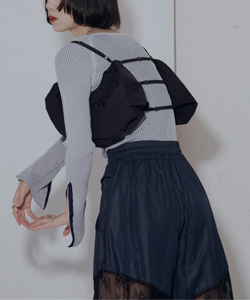 Ezick（エジック）の「Multi-fit 2way バルーンジップビスチェ（ベスト・レディース・アイボリー/ブラック・FREE）」の4枚目の写真