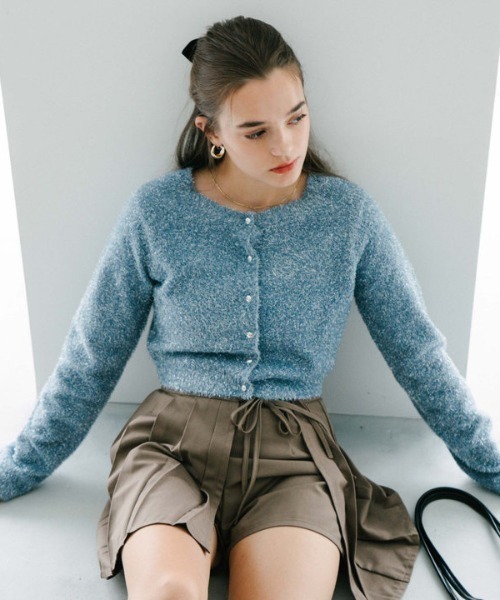 archives(アルシーヴ)の「ラメフェザーコンパクトニットカーディガン(ニット/セーター・レディース・ブルー/ブルーグレー/オレンジ/シルバーグレー・MEDIUM)」の6枚目の写真