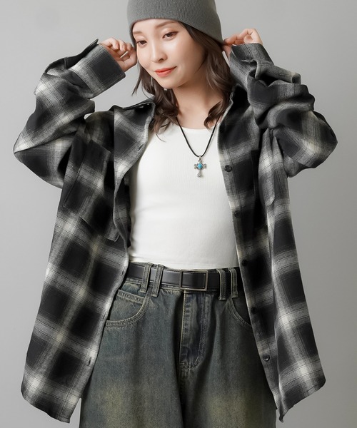 SPINNS(スピンズ)の「長袖オーバーサイズオンブレチェックシャツ(シャツ/ブラウス・レディース・アイボリー/ライトベージュ/ブラック/ベージュ/ブラウン・ONESIZE)」の7枚目の写真