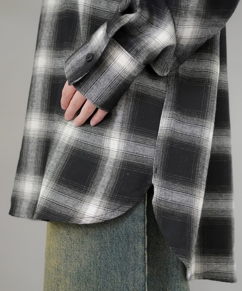 SPINNS(スピンズ)の「長袖オーバーサイズオンブレチェックシャツ(シャツ/ブラウス・レディース・アイボリー/ライトベージュ/ブラック/ベージュ/ブラウン・ONESIZE)」の14枚目の写真