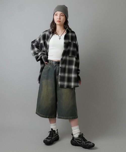 SPINNS(スピンズ)の「長袖オーバーサイズオンブレチェックシャツ(シャツ/ブラウス・レディース・アイボリー/ライトベージュ/ブラック/ベージュ/ブラウン・ONESIZE)」の6枚目の写真