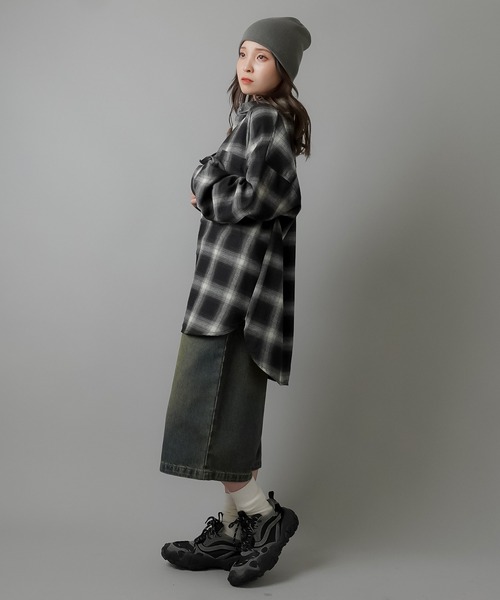 SPINNS(スピンズ)の「長袖オーバーサイズオンブレチェックシャツ(シャツ/ブラウス・レディース・アイボリー/ライトベージュ/ブラック/ベージュ/ブラウン・ONESIZE)」の12枚目の写真