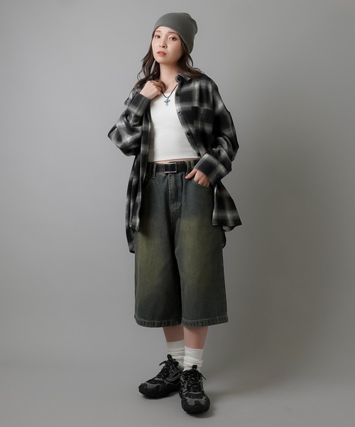 SPINNS(スピンズ)の「長袖オーバーサイズオンブレチェックシャツ(シャツ/ブラウス・レディース・アイボリー/ライトベージュ/ブラック/ベージュ/ブラウン・ONESIZE)」の11枚目の写真