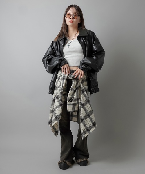 SPINNS(スピンズ)の「長袖オーバーサイズオンブレチェックシャツ(シャツ/ブラウス・レディース・アイボリー/ライトベージュ/ブラック/ベージュ/ブラウン・ONESIZE)」の22枚目の写真