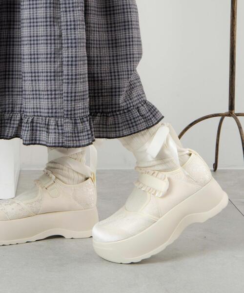 WEGO(ウィゴー)の「WEGO/レースアップベルクロシューズ(バレエシューズ・レディース・オフホワイト/ブラック・MEDIUM/LARGE)」の17枚目の写真