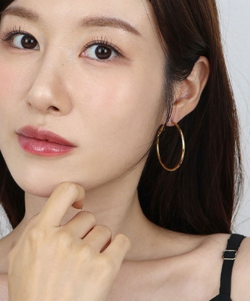 CEMONEMO（セモネモ）の「【金属アレルギー対応】 ワイドフープ ピアス / サージカルステンレス 316L（ピアス（両耳用）・レディース・シルバー/ゴールド・4/5）」の2枚目の写真