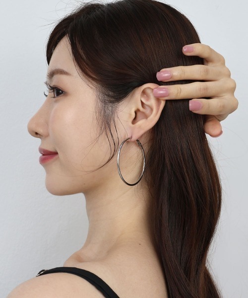 CEMONEMO（セモネモ）の「【金属アレルギー対応】 ワイドフープ ピアス / サージカルステンレス 316L（ピアス（両耳用）・レディース・シルバー/ゴールド・4/5）」の10枚目の写真