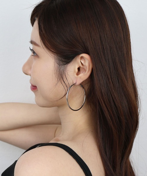 CEMONEMO（セモネモ）の「【金属アレルギー対応】 ワイドフープ ピアス / サージカルステンレス 316L（ピアス（両耳用）・レディース・シルバー/ゴールド・4/5）」の9枚目の写真