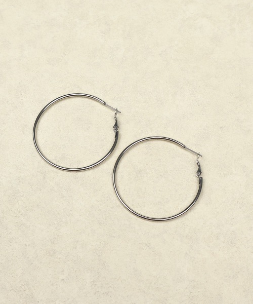 CEMONEMO（セモネモ）の「【金属アレルギー対応】 ワイドフープ ピアス / サージカルステンレス 316L（ピアス（両耳用）・レディース・シルバー/ゴールド・4/5）」の7枚目の写真