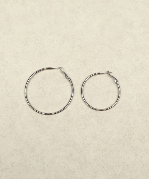 CEMONEMO（セモネモ）の「【金属アレルギー対応】 ワイドフープ ピアス / サージカルステンレス 316L（ピアス（両耳用）・レディース・シルバー/ゴールド・4/5）」の5枚目の写真