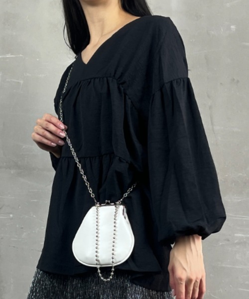 tolene(トレネ)の「フェイクレザー がま口 チェーンショルダー付きミニ ハンドバッグ ショルダーバッグ(ハンドバッグ・レディース・シルバー/ホワイト/ブラック・ONE SIZE)」の2枚目の写真
