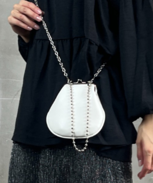 tolene(トレネ)の「フェイクレザー がま口 チェーンショルダー付きミニ ハンドバッグ ショルダーバッグ(ハンドバッグ・レディース・シルバー/ホワイト/ブラック・ONE SIZE)」の16枚目の写真