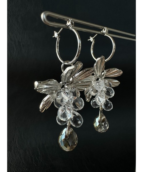 tone(トーン)の「【Withy】朝露~輝く雫とお花のピアス / Hana(ハナ)(MA)(ピアス(両耳用)・レディース・シルバー系その他・FREE)」の1枚目の写真