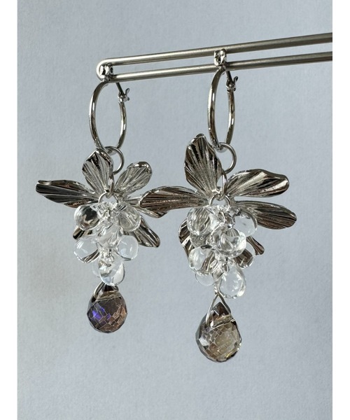 tone(トーン)の「【Withy】朝露~輝く雫とお花のピアス / Hana(ハナ)(MA)(ピアス(両耳用)・レディース・シルバー系その他・FREE)」の3枚目の写真