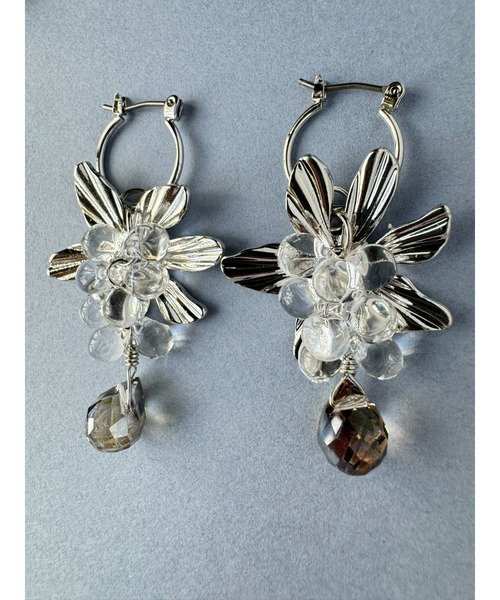 tone(トーン)の「【Withy】朝露~輝く雫とお花のピアス / Hana(ハナ)(MA)(ピアス(両耳用)・レディース・シルバー系その他・FREE)」の5枚目の写真