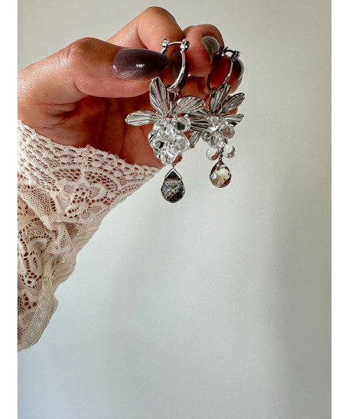 tone(トーン)の「【Withy】朝露~輝く雫とお花のピアス / Hana(ハナ)(MA)(ピアス(両耳用)・レディース・シルバー系その他・FREE)」の7枚目の写真