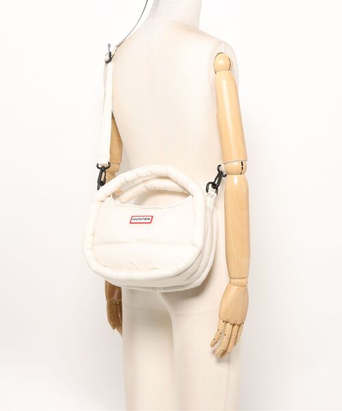 HUNTER（ハンター）の「HUNTER/ハンター ショルダーバック フレイムド パファー ミディ ホーボー FRAMED PUFFER MIDI HOBO UBX3712KBM（ショルダーバッグ・レディース・ブラック/ホワイト・FREE）」の6枚目の写真