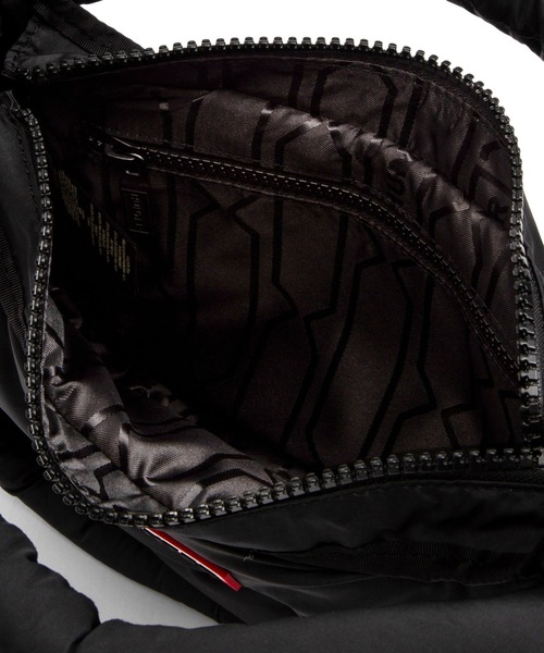 HUNTER（ハンター）の「HUNTER/ハンター ショルダーバック フレイムド パファー ミディ ホーボー FRAMED PUFFER MIDI HOBO UBX3712KBM（ショルダーバッグ・レディース・ブラック/ホワイト・FREE）」の9枚目の写真