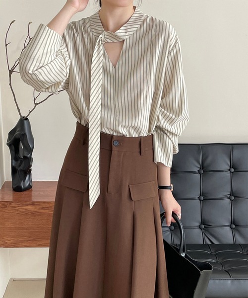 aimoha(アイモハ)の「ネクタイ風ストライプブラウス(シャツ/ブラウス・レディース・ホワイト・LARGE/MEDIUM)」の5枚目の写真