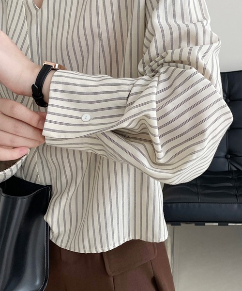 aimoha(アイモハ)の「ネクタイ風ストライプブラウス(シャツ/ブラウス・レディース・ホワイト・LARGE/MEDIUM)」の11枚目の写真