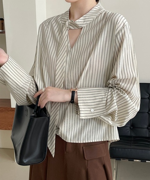 aimoha(アイモハ)の「ネクタイ風ストライプブラウス(シャツ/ブラウス・レディース・ホワイト・LARGE/MEDIUM)」の2枚目の写真