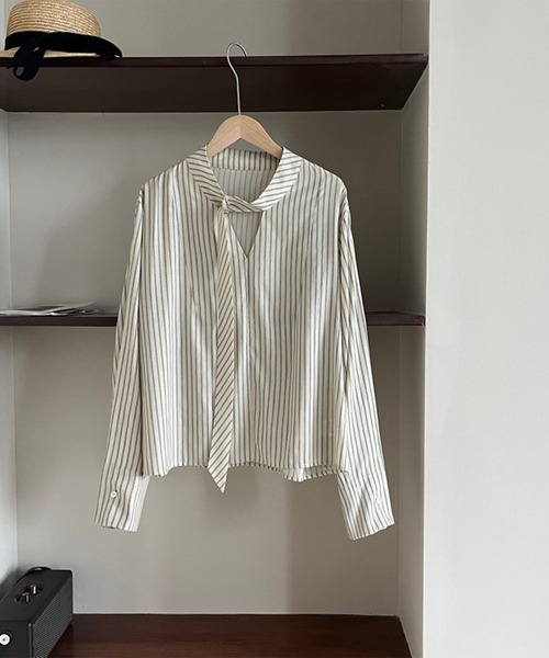 aimoha(アイモハ)の「ネクタイ風ストライプブラウス(シャツ/ブラウス・レディース・ホワイト・LARGE/MEDIUM)」の14枚目の写真