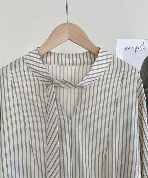 aimoha(アイモハ)の「ネクタイ風ストライプブラウス(シャツ/ブラウス・レディース・ホワイト・LARGE/MEDIUM)」の17枚目の写真