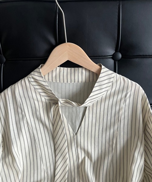 aimoha(アイモハ)の「ネクタイ風ストライプブラウス(シャツ/ブラウス・レディース・ホワイト・LARGE/MEDIUM)」の15枚目の写真