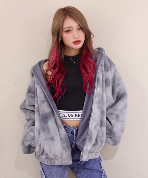 CECIL McBEE(セシルマクビー)の「タイダイ柄フェイクファーパーカー(ブルゾン・レディース・ブルー/ブラック・LARGE/MEDIUM)」の4枚目の写真