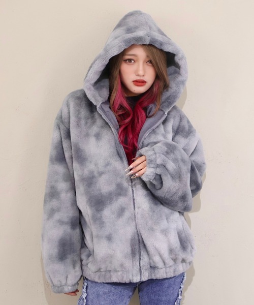CECIL McBEE(セシルマクビー)の「タイダイ柄フェイクファーパーカー(ブルゾン・レディース・ブルー/ブラック・LARGE/MEDIUM)」の5枚目の写真