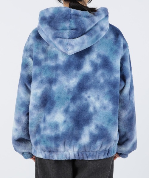 CECIL McBEE(セシルマクビー)の「タイダイ柄フェイクファーパーカー(ブルゾン・レディース・ブルー/ブラック・LARGE/MEDIUM)」の9枚目の写真