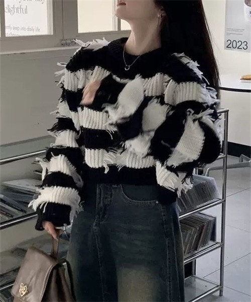 FREE STYLISTS（フリー スタイリスト）の「フリンジボーダーニットプルオーバー（ニット/セーター・レディース・パープル/ブラウン/レッド/ブラック・FREE）」の11枚目の写真