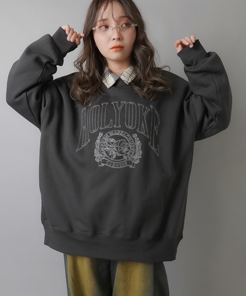 SPINNS(スピンズ)の「カレッジロゴ刺繍デザイン 裏起毛ビッグスウェット(スウェット・レディース・ネイビー/ボルドー/杢グレー/スミクロ・ONESIZE)」の7枚目の写真