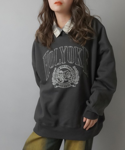 SPINNS(スピンズ)の「カレッジロゴ刺繍デザイン 裏起毛ビッグスウェット(スウェット・レディース・ネイビー/ボルドー/杢グレー/スミクロ・ONESIZE)」の8枚目の写真