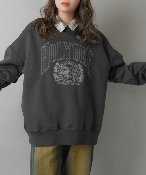 SPINNS(スピンズ)の「カレッジロゴ刺繍デザイン 裏起毛ビッグスウェット(スウェット・レディース・ネイビー/ボルドー/杢グレー/スミクロ・ONESIZE)」の9枚目の写真