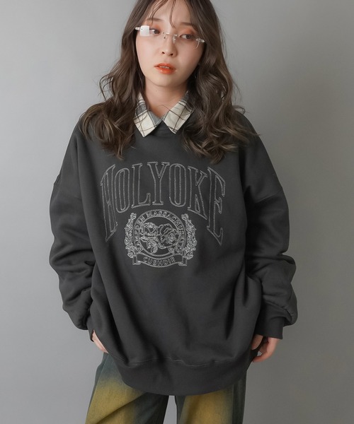 SPINNS(スピンズ)の「カレッジロゴ刺繍デザイン 裏起毛ビッグスウェット(スウェット・レディース・ネイビー/ボルドー/杢グレー/スミクロ・ONESIZE)」の5枚目の写真