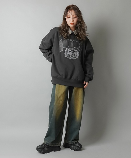 SPINNS(スピンズ)の「カレッジロゴ刺繍デザイン 裏起毛ビッグスウェット(スウェット・レディース・ネイビー/ボルドー/杢グレー/スミクロ・ONESIZE)」の11枚目の写真